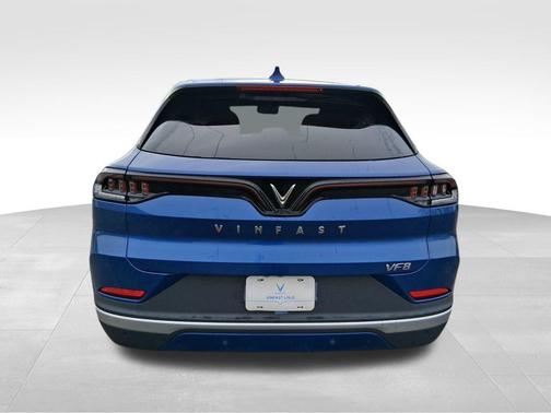 2025 VinFast VF 8 Eco