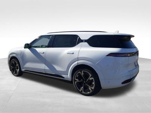 2024 VinFast VF 9 Plus