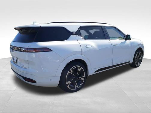 2024 VinFast VF 9 Plus