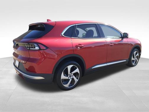 2025 VinFast VF 8 Eco