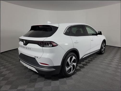 Brahminy White 2025 VinFast VF 8 Eco