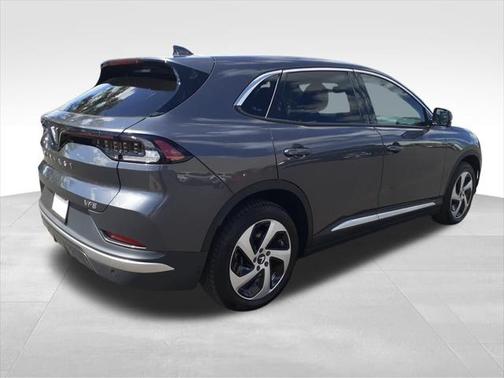 2025 VinFast VF 8 Eco