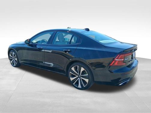 Black Stone 2022 Volvo S60 T5 Momentum