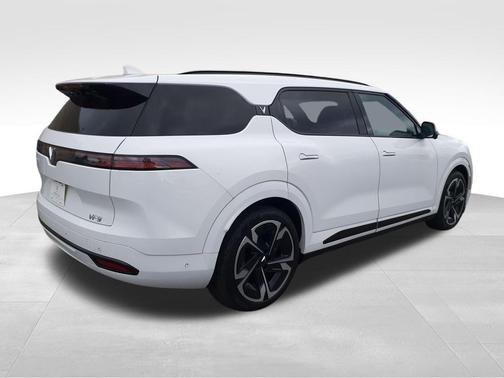 2024 VinFast VF 9 Plus