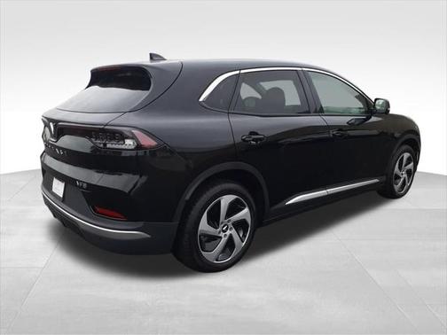 2025 VinFast VF 8 Eco