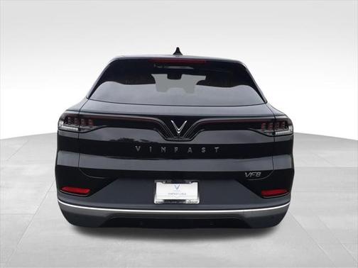 2025 VinFast VF 8 Eco