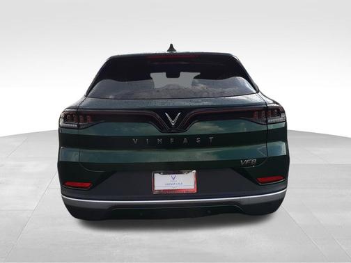 2025 VinFast VF 8 Eco