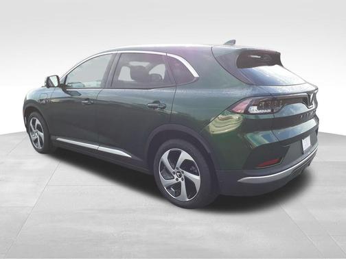 2025 VinFast VF 8 Eco