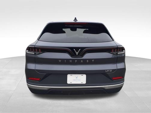 2025 VinFast VF 8 Eco