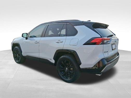 Wind Chill Pearl/Midnight Black Metallic 2023 Toyota RAV4 Hybrid SE