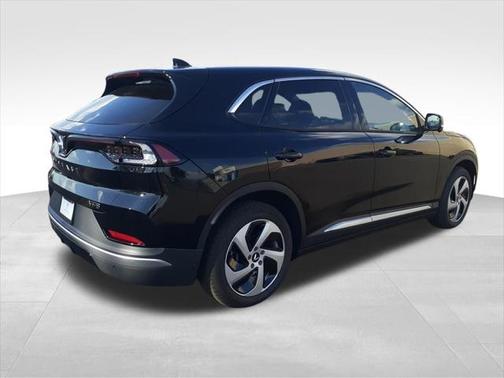2025 VinFast VF 8 Eco