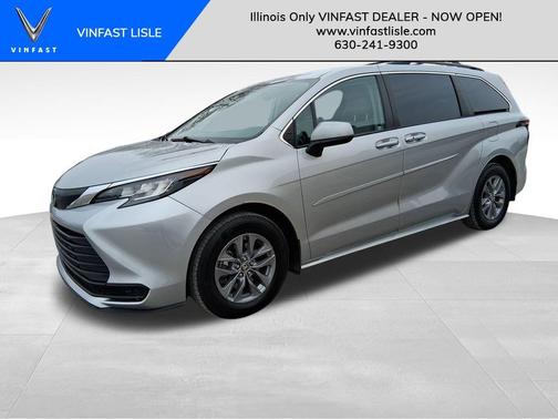 2022 Toyota Sienna LE