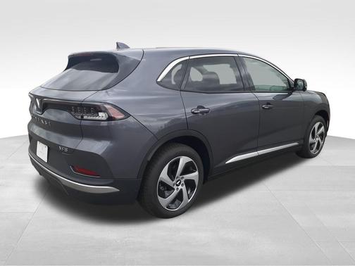 2025 VinFast VF 8 Eco