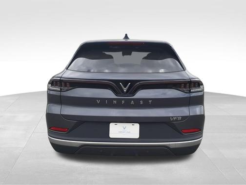 2025 VinFast VF 8 Eco
