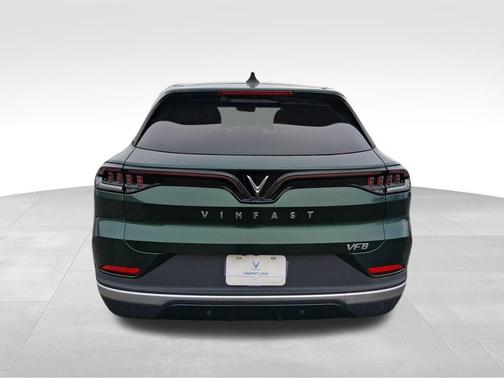 2025 VinFast VF 8 Eco