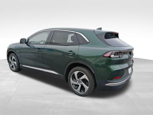 2025 VinFast VF 8 Eco