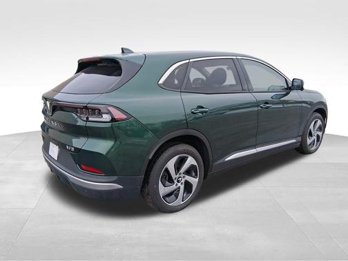 2025 VinFast VF 8 Eco