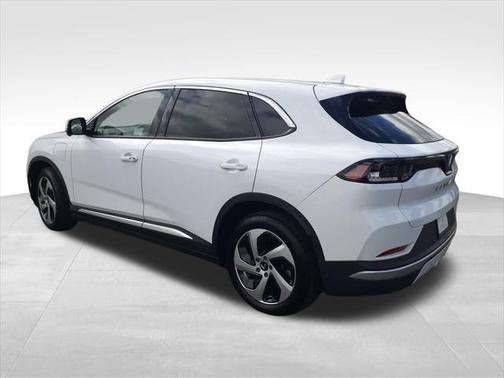 2025 VinFast VF 8 Eco