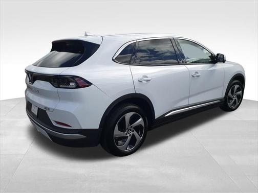 2025 VinFast VF 8 Eco
