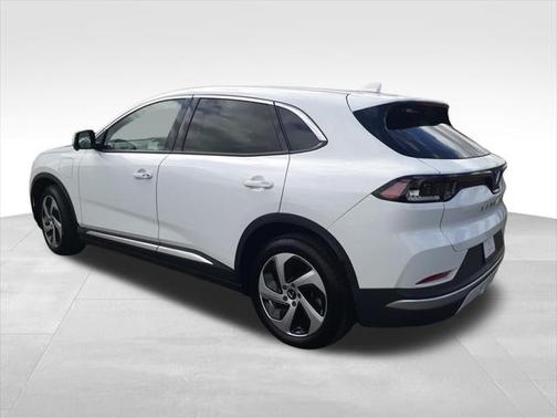 2025 VinFast VF 8 Eco