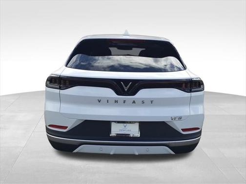 2025 VinFast VF 8 Eco