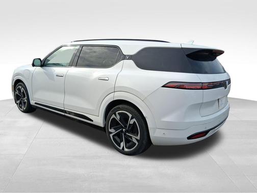 2024 VinFast VF 9 Plus