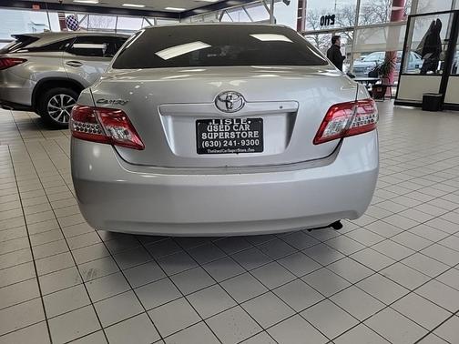Photo 5 of 25 of 2011 Toyota Camry LE