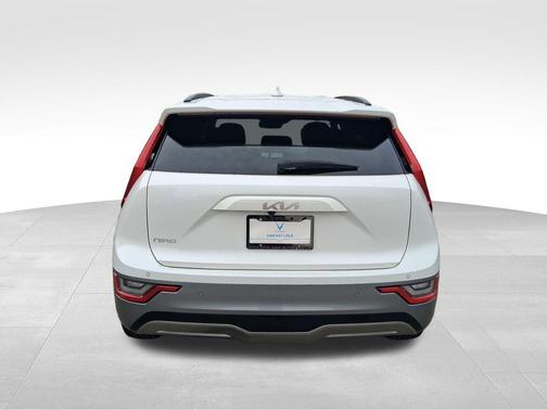 Snow White Pearl 2023 Kia Niro EV Wave