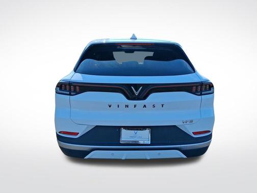 2023 VinFast VF 8 Eco