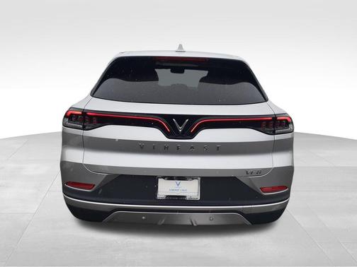 2025 VinFast VF 8 Eco