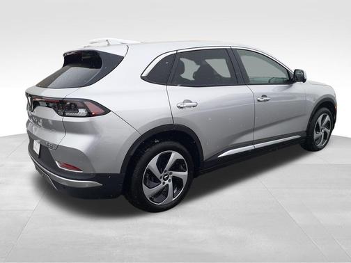 2025 VinFast VF 8 Eco