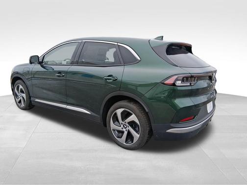 2025 VinFast VF 8 Eco