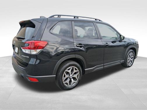 Crystal Black Silica 2023 Subaru Forester Premium