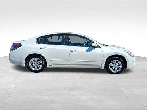 Winter Frost Pearl 2010 Nissan Altima 2.5 SL