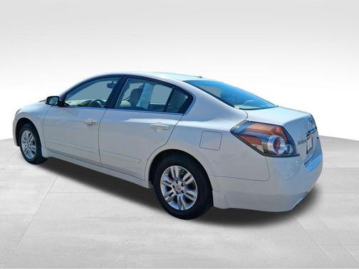 Winter Frost Pearl 2010 Nissan Altima 2.5 SL