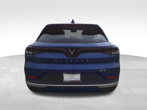 2025 VinFast VF 8 Eco