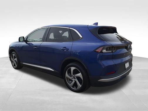 2025 VinFast VF 8 Eco