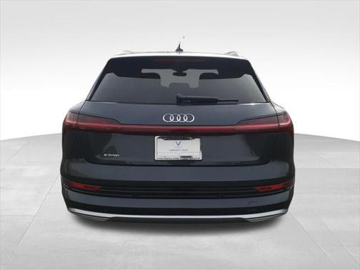 2019 Audi e-tron Premium Plus