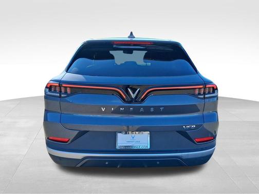 2025 VinFast VF 8 Eco