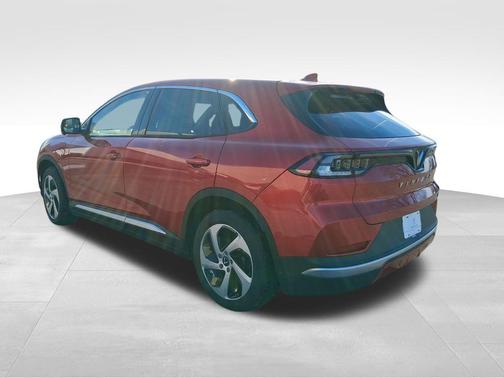 2025 VinFast VF 8 Eco