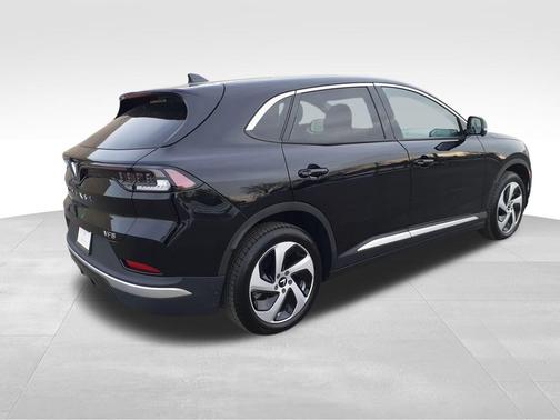 2025 VinFast VF 8 Eco