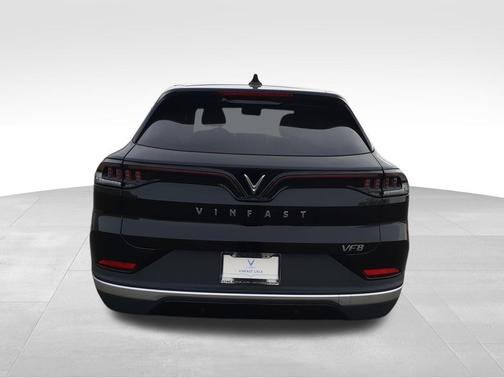 2025 VinFast VF 8 Eco