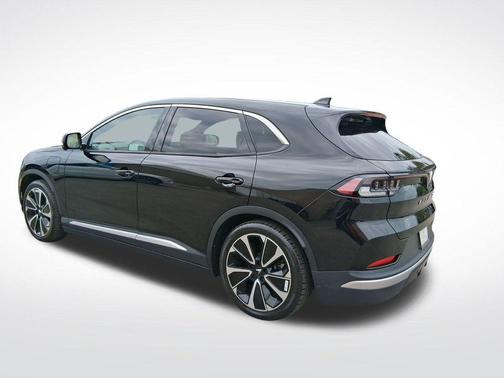 Jet Black 2023 VinFast VF 8 Plus
