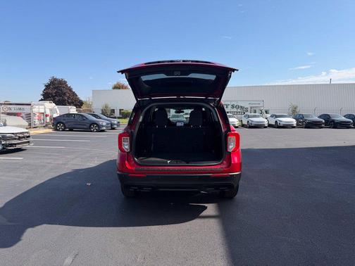 Rapid Red Metallic Tinted Clearcoat 2021 Ford Explorer XLT
