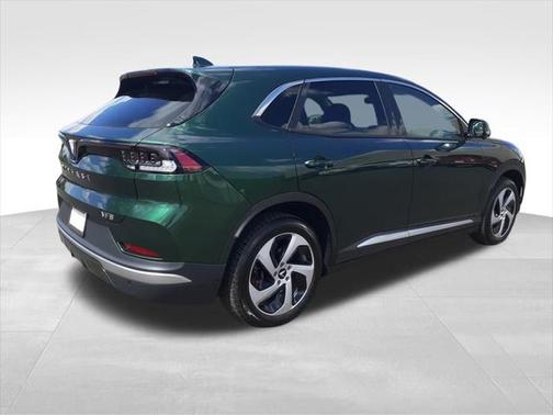 2025 VinFast VF 8 Eco