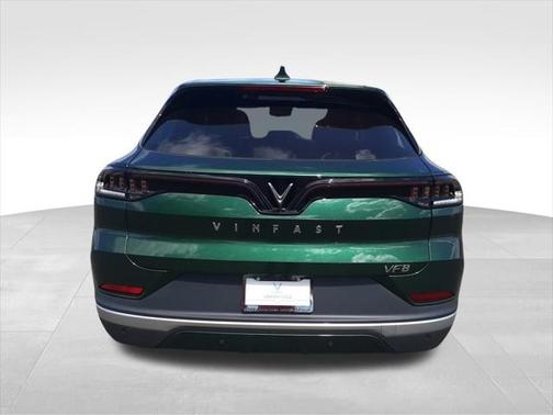 2025 VinFast VF 8 Eco