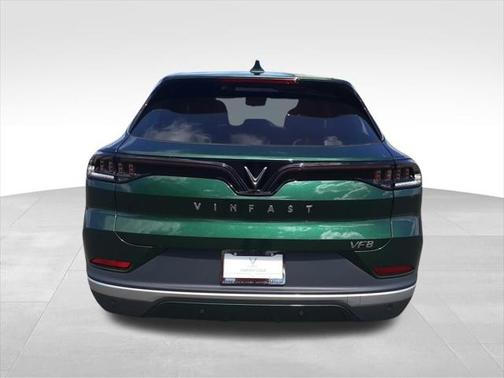 2025 VinFast VF 8 Eco