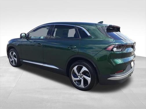 2025 VinFast VF 8 Eco
