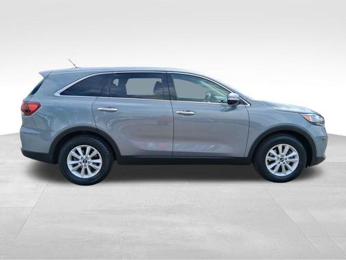 Everlasting Silver 2020 Kia Sorento LX