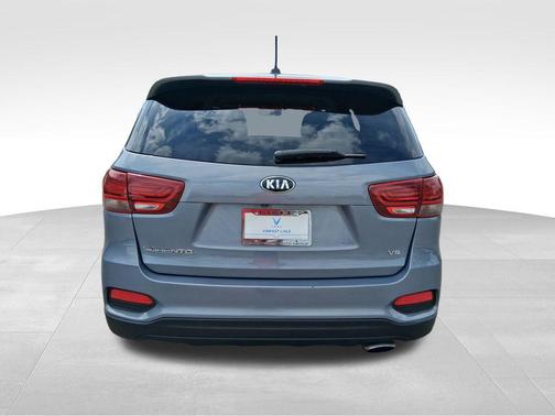Everlasting Silver 2020 Kia Sorento LX